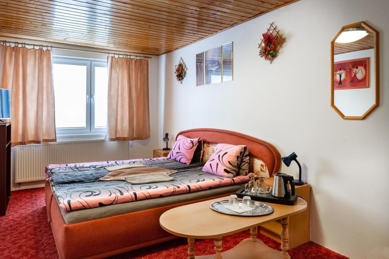 Penzion Rozalia Hotel Kosice Exterior photo